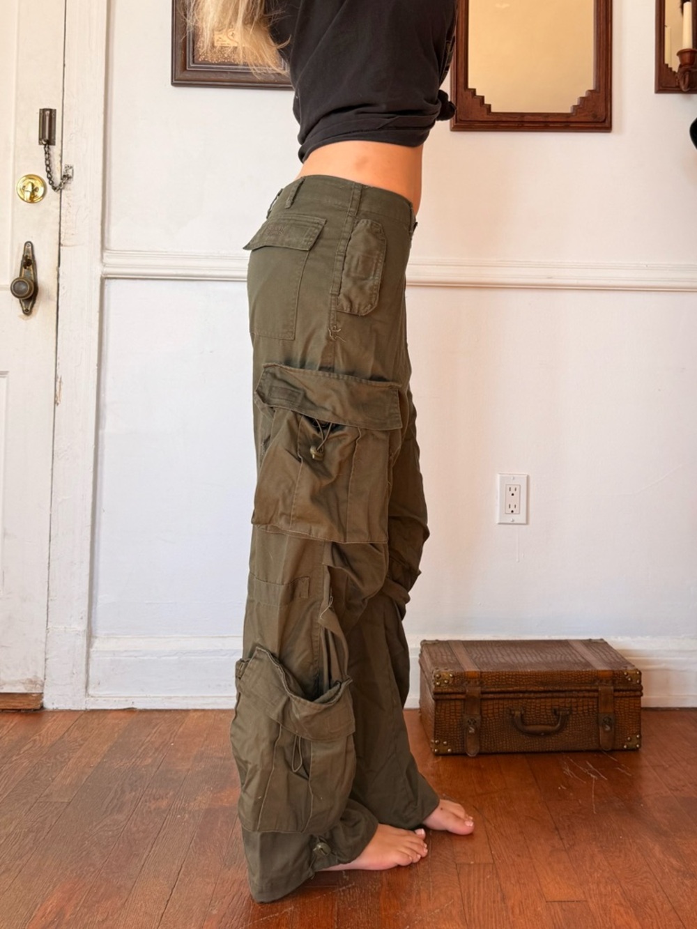 Utility Cargo Wide-Leg Pants in Olive Green - Picture 2 of 6